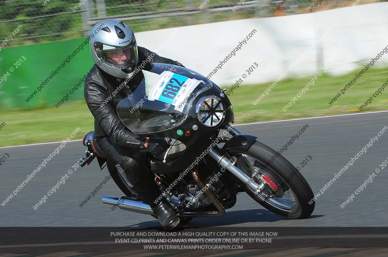 Vintage motorcycle club;eventdigitalimages;mallory park;mallory park trackday photographs;no limits trackdays;peter wileman photography;trackday digital images;trackday photos;vmcc festival 1000 bikes photographs