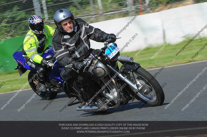 Vintage motorcycle club;eventdigitalimages;mallory park;mallory park trackday photographs;no limits trackdays;peter wileman photography;trackday digital images;trackday photos;vmcc festival 1000 bikes photographs