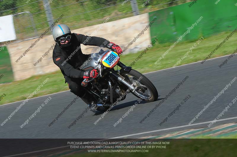 Vintage motorcycle club;eventdigitalimages;mallory park;mallory park trackday photographs;no limits trackdays;peter wileman photography;trackday digital images;trackday photos;vmcc festival 1000 bikes photographs