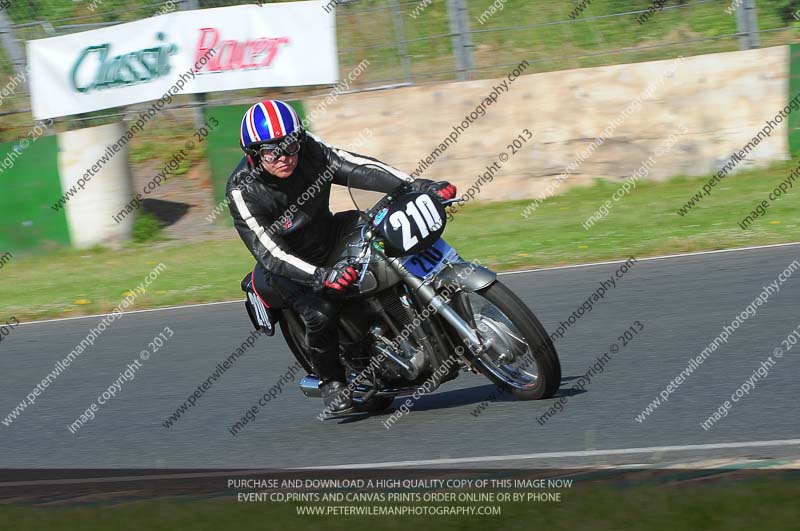 Vintage motorcycle club;eventdigitalimages;mallory park;mallory park trackday photographs;no limits trackdays;peter wileman photography;trackday digital images;trackday photos;vmcc festival 1000 bikes photographs