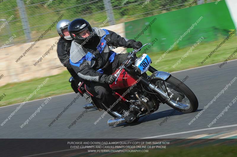 Vintage motorcycle club;eventdigitalimages;mallory park;mallory park trackday photographs;no limits trackdays;peter wileman photography;trackday digital images;trackday photos;vmcc festival 1000 bikes photographs