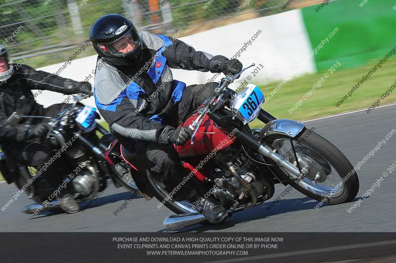 Vintage motorcycle club;eventdigitalimages;mallory park;mallory park trackday photographs;no limits trackdays;peter wileman photography;trackday digital images;trackday photos;vmcc festival 1000 bikes photographs