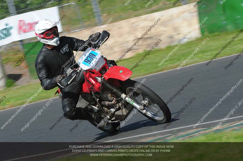 Vintage motorcycle club;eventdigitalimages;mallory park;mallory park trackday photographs;no limits trackdays;peter wileman photography;trackday digital images;trackday photos;vmcc festival 1000 bikes photographs