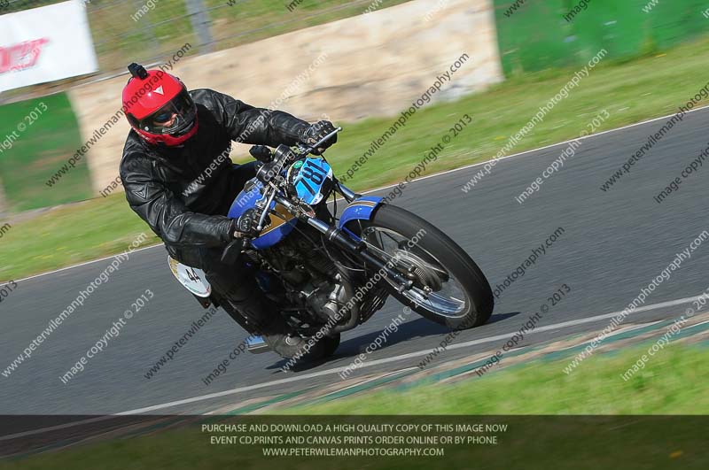 Vintage motorcycle club;eventdigitalimages;mallory park;mallory park trackday photographs;no limits trackdays;peter wileman photography;trackday digital images;trackday photos;vmcc festival 1000 bikes photographs