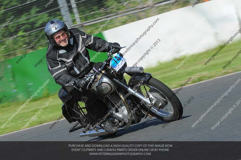 Vintage motorcycle club;eventdigitalimages;mallory park;mallory park trackday photographs;no limits trackdays;peter wileman photography;trackday digital images;trackday photos;vmcc festival 1000 bikes photographs