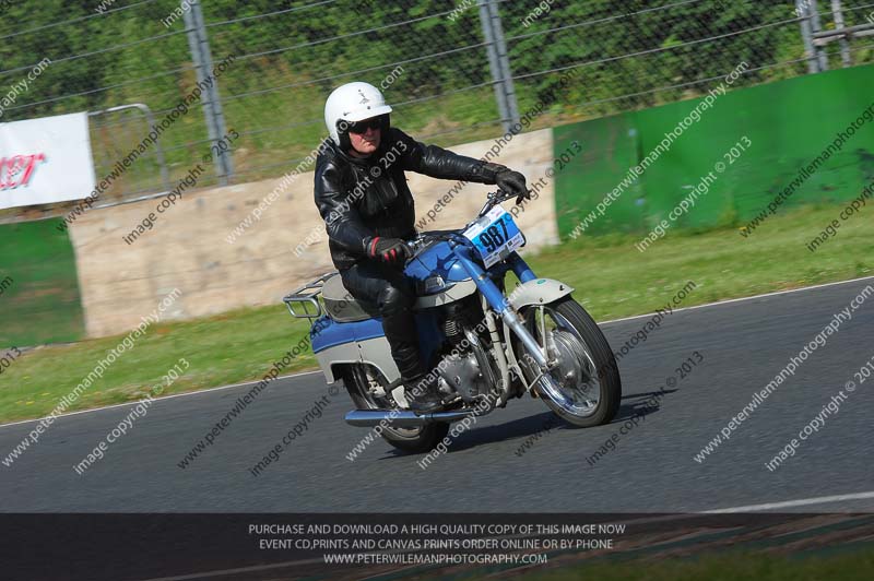 Vintage motorcycle club;eventdigitalimages;mallory park;mallory park trackday photographs;no limits trackdays;peter wileman photography;trackday digital images;trackday photos;vmcc festival 1000 bikes photographs