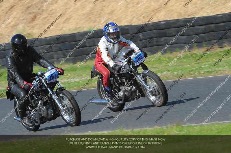 Vintage motorcycle club;eventdigitalimages;mallory park;mallory park trackday photographs;no limits trackdays;peter wileman photography;trackday digital images;trackday photos;vmcc festival 1000 bikes photographs