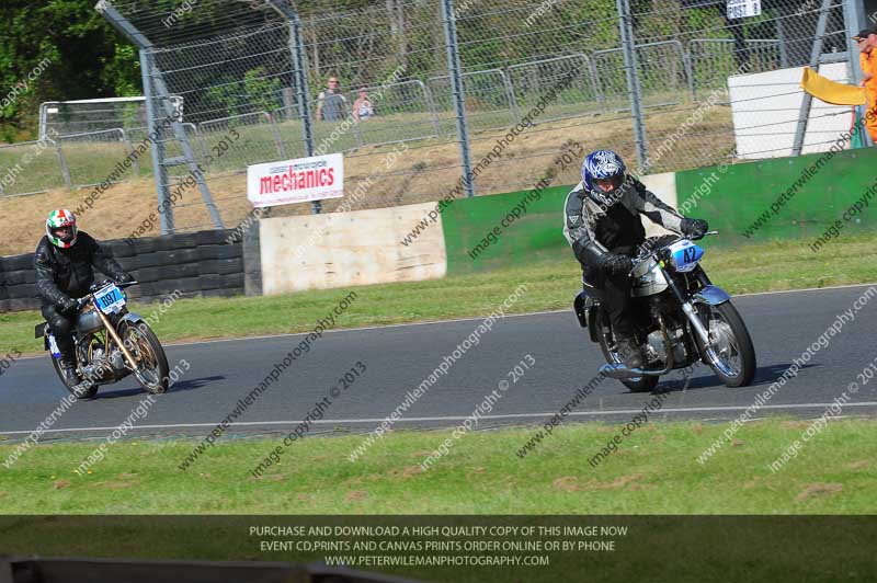 Vintage motorcycle club;eventdigitalimages;mallory park;mallory park trackday photographs;no limits trackdays;peter wileman photography;trackday digital images;trackday photos;vmcc festival 1000 bikes photographs