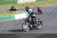 Vintage-motorcycle-club;eventdigitalimages;mallory-park;mallory-park-trackday-photographs;no-limits-trackdays;peter-wileman-photography;trackday-digital-images;trackday-photos;vmcc-festival-1000-bikes-photographs