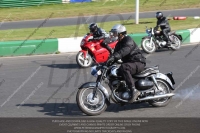 Vintage-motorcycle-club;eventdigitalimages;mallory-park;mallory-park-trackday-photographs;no-limits-trackdays;peter-wileman-photography;trackday-digital-images;trackday-photos;vmcc-festival-1000-bikes-photographs