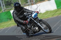 Vintage-motorcycle-club;eventdigitalimages;mallory-park;mallory-park-trackday-photographs;no-limits-trackdays;peter-wileman-photography;trackday-digital-images;trackday-photos;vmcc-festival-1000-bikes-photographs