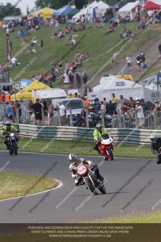 Vintage motorcycle club;eventdigitalimages;mallory park;mallory park trackday photographs;no limits trackdays;peter wileman photography;trackday digital images;trackday photos;vmcc festival 1000 bikes photographs