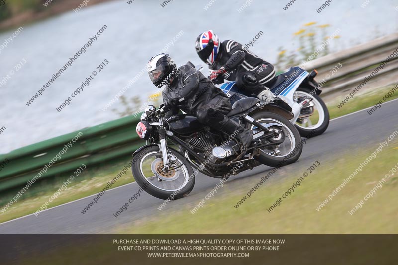 Vintage motorcycle club;eventdigitalimages;mallory park;mallory park trackday photographs;no limits trackdays;peter wileman photography;trackday digital images;trackday photos;vmcc festival 1000 bikes photographs