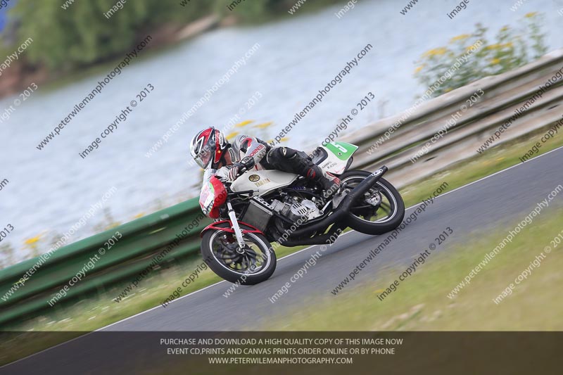 Vintage motorcycle club;eventdigitalimages;mallory park;mallory park trackday photographs;no limits trackdays;peter wileman photography;trackday digital images;trackday photos;vmcc festival 1000 bikes photographs