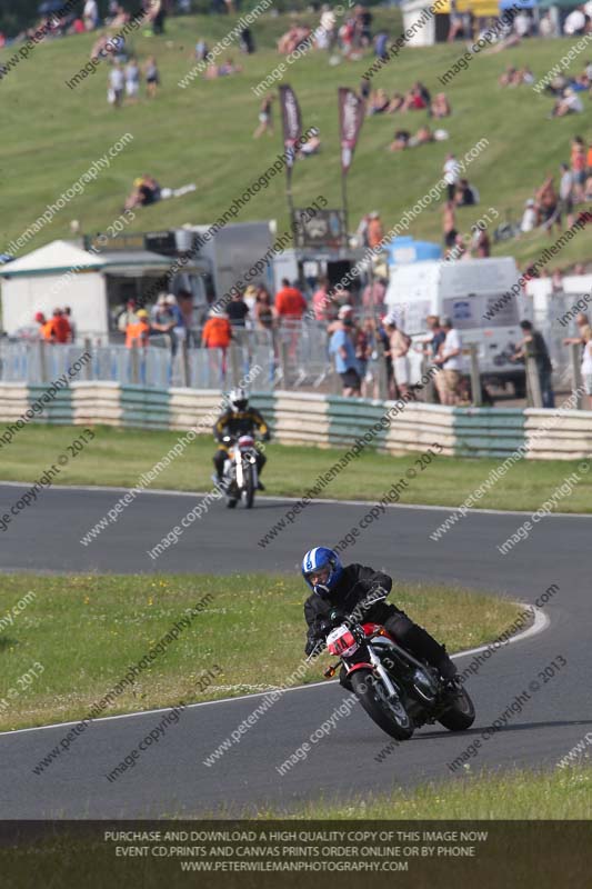 Vintage motorcycle club;eventdigitalimages;mallory park;mallory park trackday photographs;no limits trackdays;peter wileman photography;trackday digital images;trackday photos;vmcc festival 1000 bikes photographs