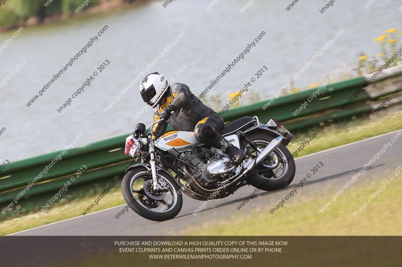 Vintage motorcycle club;eventdigitalimages;mallory park;mallory park trackday photographs;no limits trackdays;peter wileman photography;trackday digital images;trackday photos;vmcc festival 1000 bikes photographs