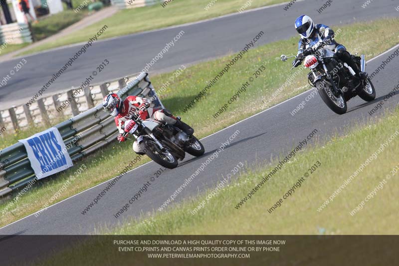 Vintage motorcycle club;eventdigitalimages;mallory park;mallory park trackday photographs;no limits trackdays;peter wileman photography;trackday digital images;trackday photos;vmcc festival 1000 bikes photographs