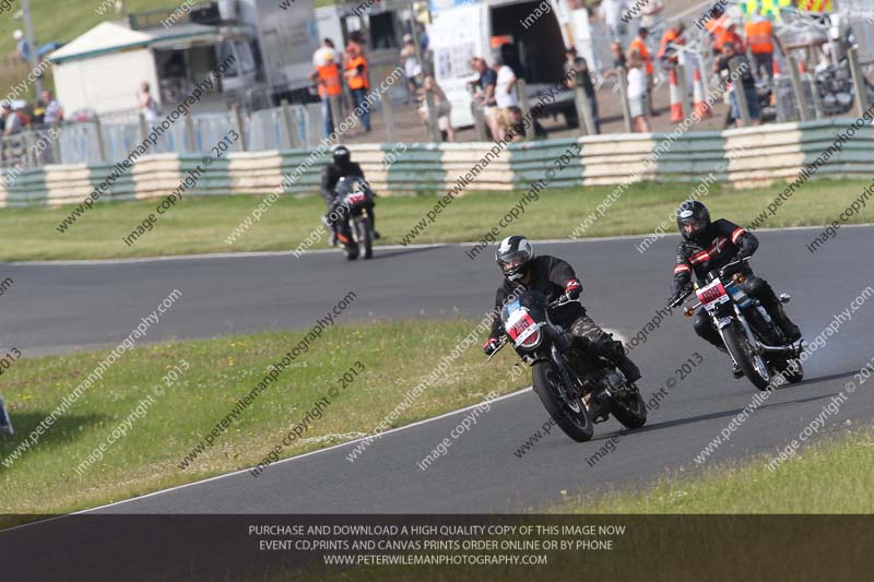 Vintage motorcycle club;eventdigitalimages;mallory park;mallory park trackday photographs;no limits trackdays;peter wileman photography;trackday digital images;trackday photos;vmcc festival 1000 bikes photographs