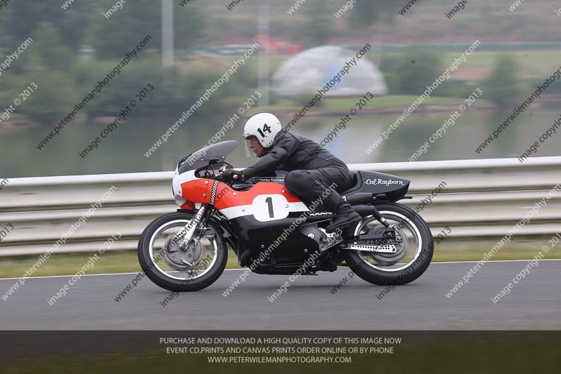 Vintage motorcycle club;eventdigitalimages;mallory park;mallory park trackday photographs;no limits trackdays;peter wileman photography;trackday digital images;trackday photos;vmcc festival 1000 bikes photographs