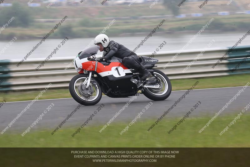 Vintage motorcycle club;eventdigitalimages;mallory park;mallory park trackday photographs;no limits trackdays;peter wileman photography;trackday digital images;trackday photos;vmcc festival 1000 bikes photographs