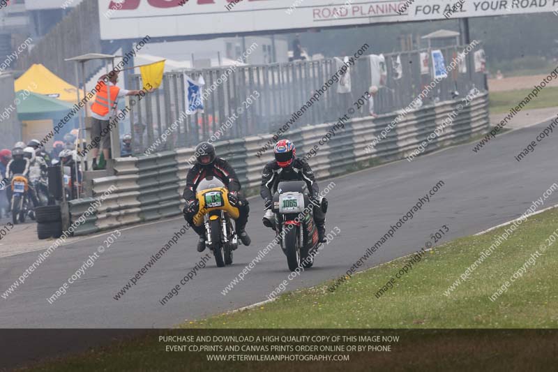 Vintage motorcycle club;eventdigitalimages;mallory park;mallory park trackday photographs;no limits trackdays;peter wileman photography;trackday digital images;trackday photos;vmcc festival 1000 bikes photographs