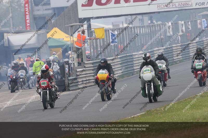 Vintage motorcycle club;eventdigitalimages;mallory park;mallory park trackday photographs;no limits trackdays;peter wileman photography;trackday digital images;trackday photos;vmcc festival 1000 bikes photographs