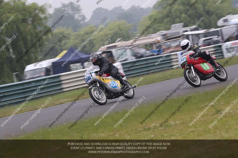 Vintage motorcycle club;eventdigitalimages;mallory park;mallory park trackday photographs;no limits trackdays;peter wileman photography;trackday digital images;trackday photos;vmcc festival 1000 bikes photographs