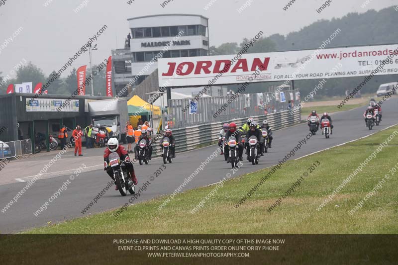 Vintage motorcycle club;eventdigitalimages;mallory park;mallory park trackday photographs;no limits trackdays;peter wileman photography;trackday digital images;trackday photos;vmcc festival 1000 bikes photographs