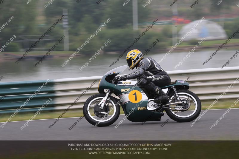 Vintage motorcycle club;eventdigitalimages;mallory park;mallory park trackday photographs;no limits trackdays;peter wileman photography;trackday digital images;trackday photos;vmcc festival 1000 bikes photographs