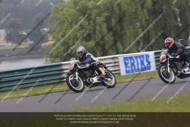 Vintage motorcycle club;eventdigitalimages;mallory park;mallory park trackday photographs;no limits trackdays;peter wileman photography;trackday digital images;trackday photos;vmcc festival 1000 bikes photographs