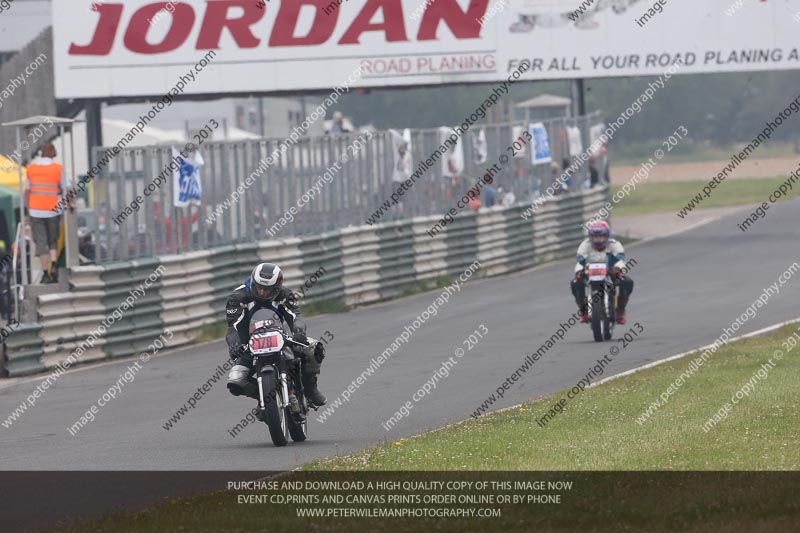 Vintage motorcycle club;eventdigitalimages;mallory park;mallory park trackday photographs;no limits trackdays;peter wileman photography;trackday digital images;trackday photos;vmcc festival 1000 bikes photographs