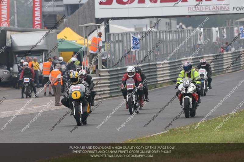 Vintage motorcycle club;eventdigitalimages;mallory park;mallory park trackday photographs;no limits trackdays;peter wileman photography;trackday digital images;trackday photos;vmcc festival 1000 bikes photographs