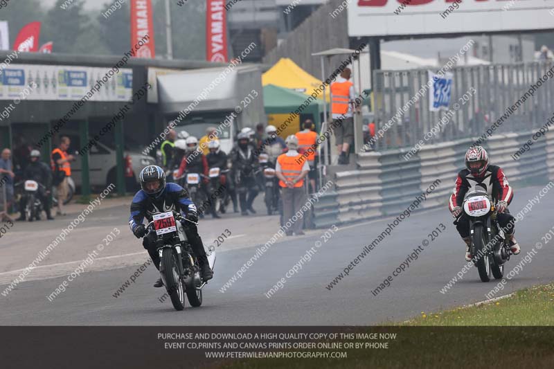 Vintage motorcycle club;eventdigitalimages;mallory park;mallory park trackday photographs;no limits trackdays;peter wileman photography;trackday digital images;trackday photos;vmcc festival 1000 bikes photographs