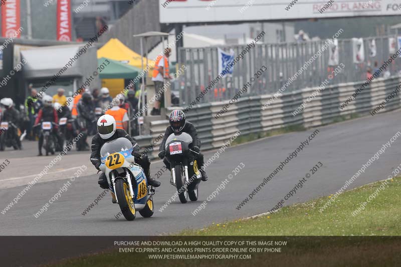 Vintage motorcycle club;eventdigitalimages;mallory park;mallory park trackday photographs;no limits trackdays;peter wileman photography;trackday digital images;trackday photos;vmcc festival 1000 bikes photographs