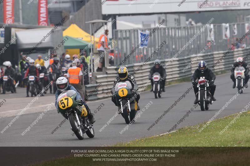 Vintage motorcycle club;eventdigitalimages;mallory park;mallory park trackday photographs;no limits trackdays;peter wileman photography;trackday digital images;trackday photos;vmcc festival 1000 bikes photographs