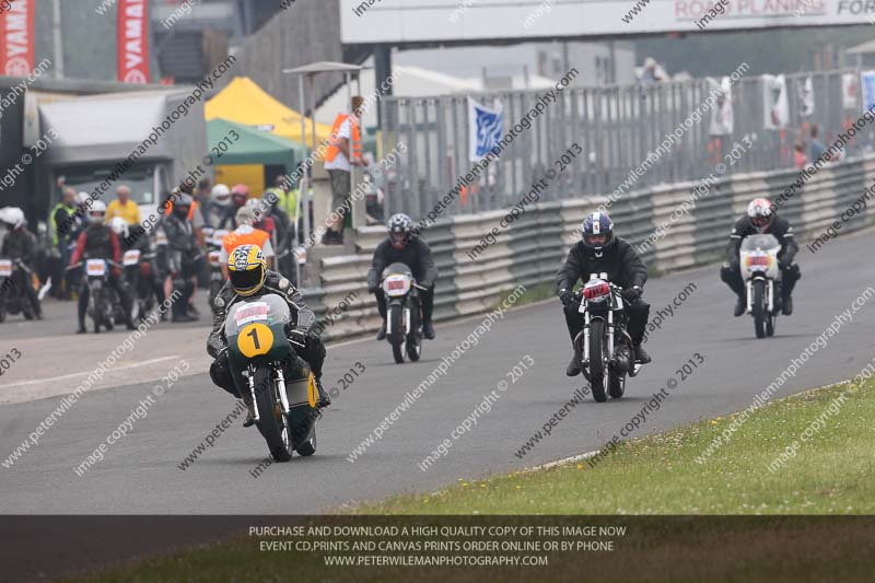 Vintage motorcycle club;eventdigitalimages;mallory park;mallory park trackday photographs;no limits trackdays;peter wileman photography;trackday digital images;trackday photos;vmcc festival 1000 bikes photographs