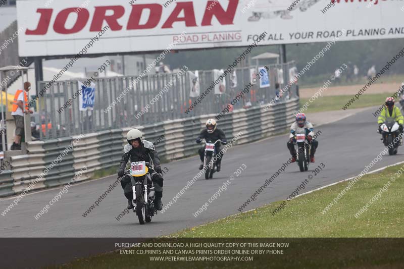 Vintage motorcycle club;eventdigitalimages;mallory park;mallory park trackday photographs;no limits trackdays;peter wileman photography;trackday digital images;trackday photos;vmcc festival 1000 bikes photographs