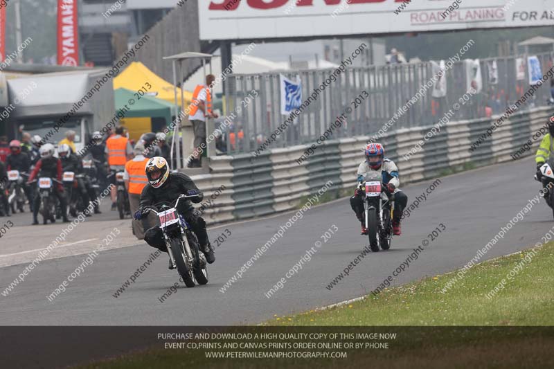 Vintage motorcycle club;eventdigitalimages;mallory park;mallory park trackday photographs;no limits trackdays;peter wileman photography;trackday digital images;trackday photos;vmcc festival 1000 bikes photographs