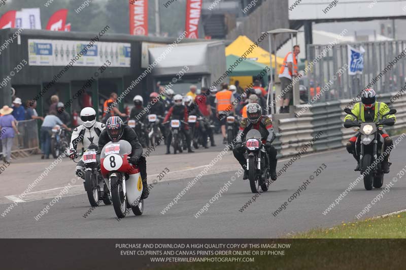 Vintage motorcycle club;eventdigitalimages;mallory park;mallory park trackday photographs;no limits trackdays;peter wileman photography;trackday digital images;trackday photos;vmcc festival 1000 bikes photographs