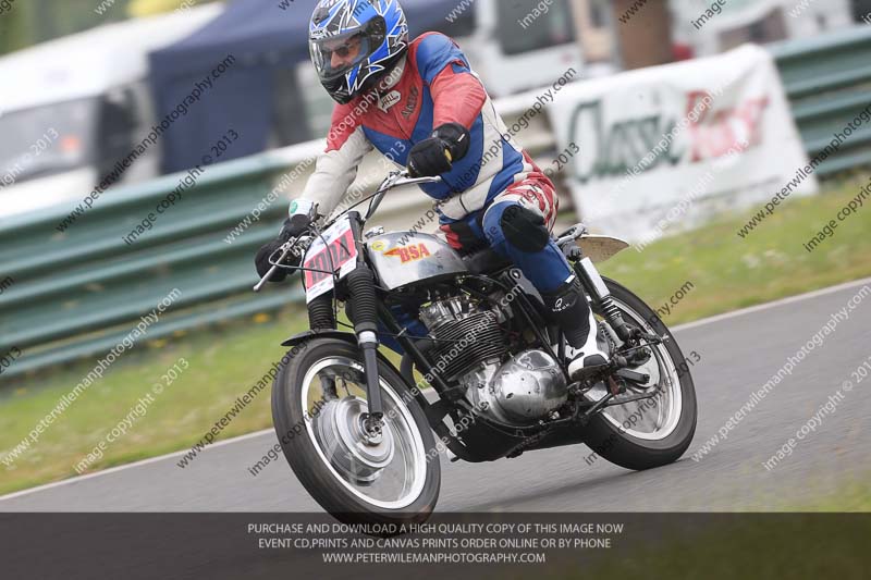 Vintage motorcycle club;eventdigitalimages;mallory park;mallory park trackday photographs;no limits trackdays;peter wileman photography;trackday digital images;trackday photos;vmcc festival 1000 bikes photographs