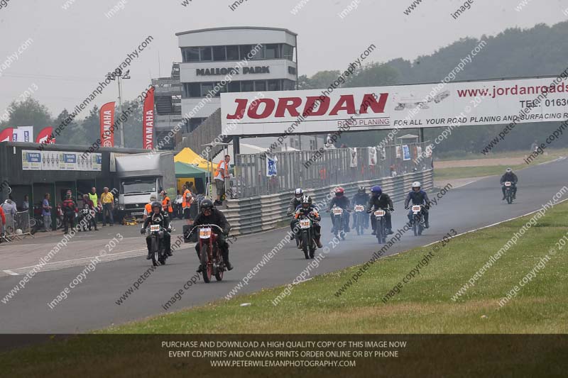 Vintage motorcycle club;eventdigitalimages;mallory park;mallory park trackday photographs;no limits trackdays;peter wileman photography;trackday digital images;trackday photos;vmcc festival 1000 bikes photographs