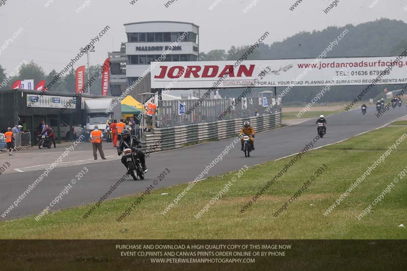 Vintage motorcycle club;eventdigitalimages;mallory park;mallory park trackday photographs;no limits trackdays;peter wileman photography;trackday digital images;trackday photos;vmcc festival 1000 bikes photographs