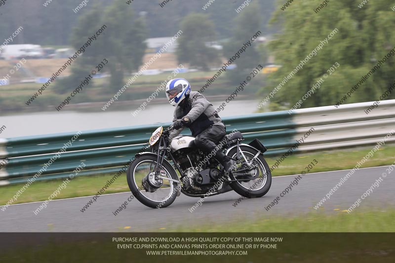 Vintage motorcycle club;eventdigitalimages;mallory park;mallory park trackday photographs;no limits trackdays;peter wileman photography;trackday digital images;trackday photos;vmcc festival 1000 bikes photographs