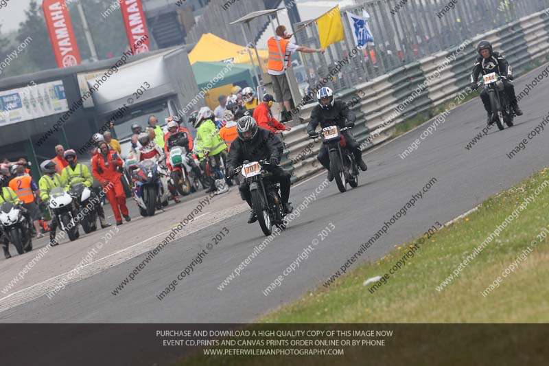 Vintage motorcycle club;eventdigitalimages;mallory park;mallory park trackday photographs;no limits trackdays;peter wileman photography;trackday digital images;trackday photos;vmcc festival 1000 bikes photographs