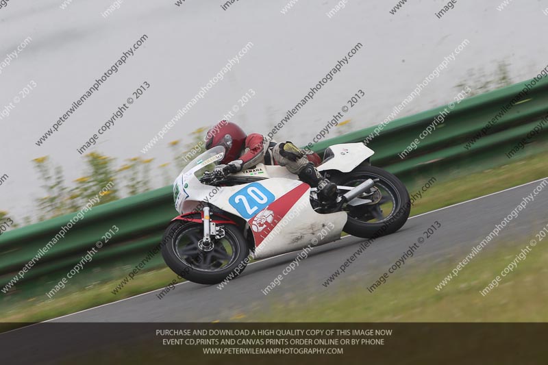 Vintage motorcycle club;eventdigitalimages;mallory park;mallory park trackday photographs;no limits trackdays;peter wileman photography;trackday digital images;trackday photos;vmcc festival 1000 bikes photographs