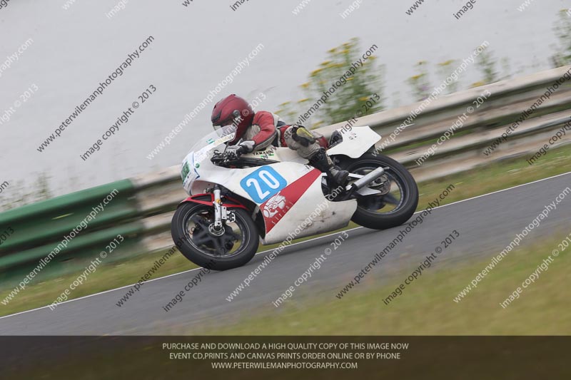 Vintage motorcycle club;eventdigitalimages;mallory park;mallory park trackday photographs;no limits trackdays;peter wileman photography;trackday digital images;trackday photos;vmcc festival 1000 bikes photographs