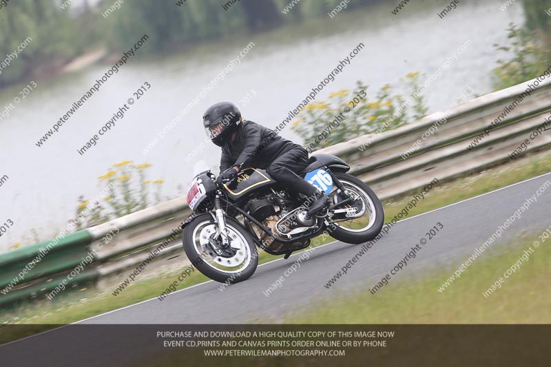 Vintage motorcycle club;eventdigitalimages;mallory park;mallory park trackday photographs;no limits trackdays;peter wileman photography;trackday digital images;trackday photos;vmcc festival 1000 bikes photographs