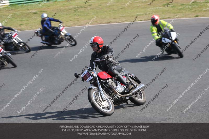 Vintage motorcycle club;eventdigitalimages;mallory park;mallory park trackday photographs;no limits trackdays;peter wileman photography;trackday digital images;trackday photos;vmcc festival 1000 bikes photographs