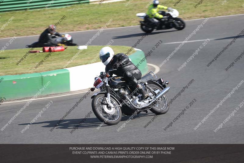 Vintage motorcycle club;eventdigitalimages;mallory park;mallory park trackday photographs;no limits trackdays;peter wileman photography;trackday digital images;trackday photos;vmcc festival 1000 bikes photographs