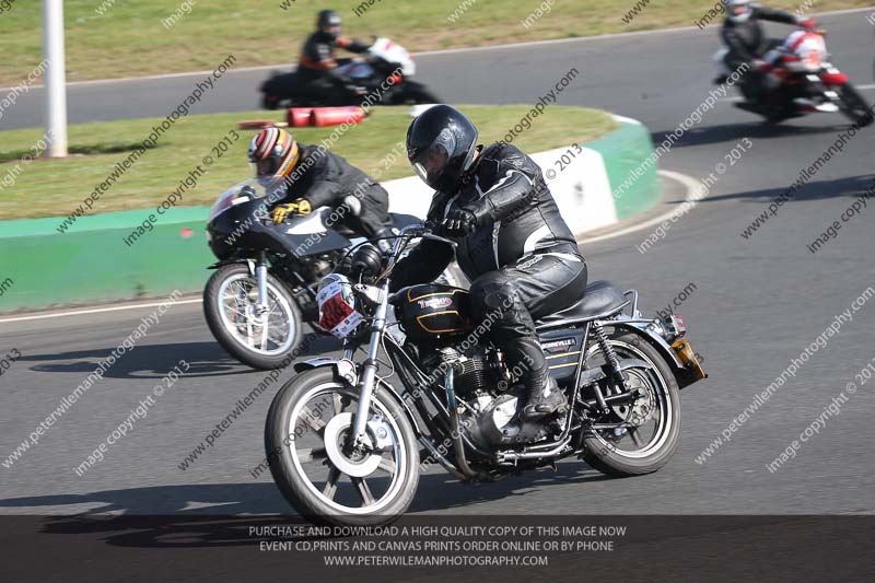 Vintage motorcycle club;eventdigitalimages;mallory park;mallory park trackday photographs;no limits trackdays;peter wileman photography;trackday digital images;trackday photos;vmcc festival 1000 bikes photographs